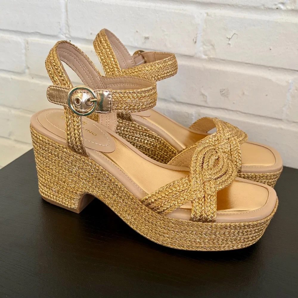 Bandolino Sabinna Platform Wedge in Gold, SZ 8.5 NWOB - Picture 4 of 11